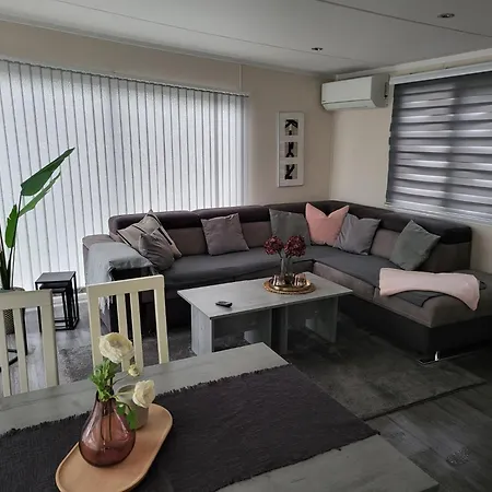 Frieda Am See, Naehe Arnheim *